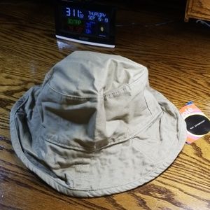 UV 40-50+ rating beach hat. excellent protection